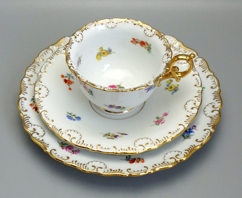 Meissen Prunk Tee/Kaffeegedeck Streublume Muschelrand. 1 Wahl.