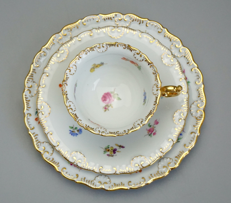 Meissen Prunk Tee/Kaffeegedeck Streublume Muschelrand. 1 Wahl.