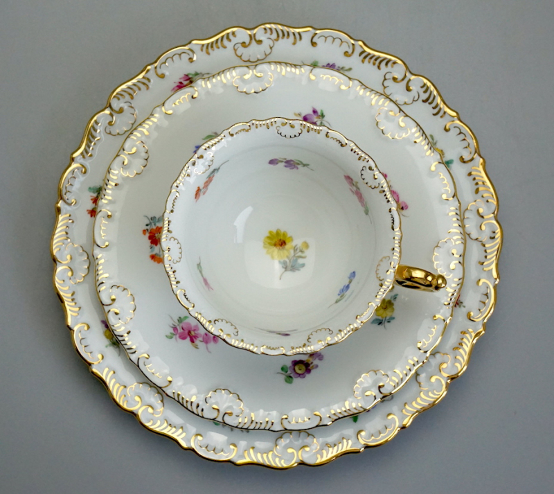 Meissen Prunk Tee/Kaffeegedeck Streublume Muschelrand. 1 Wahl.