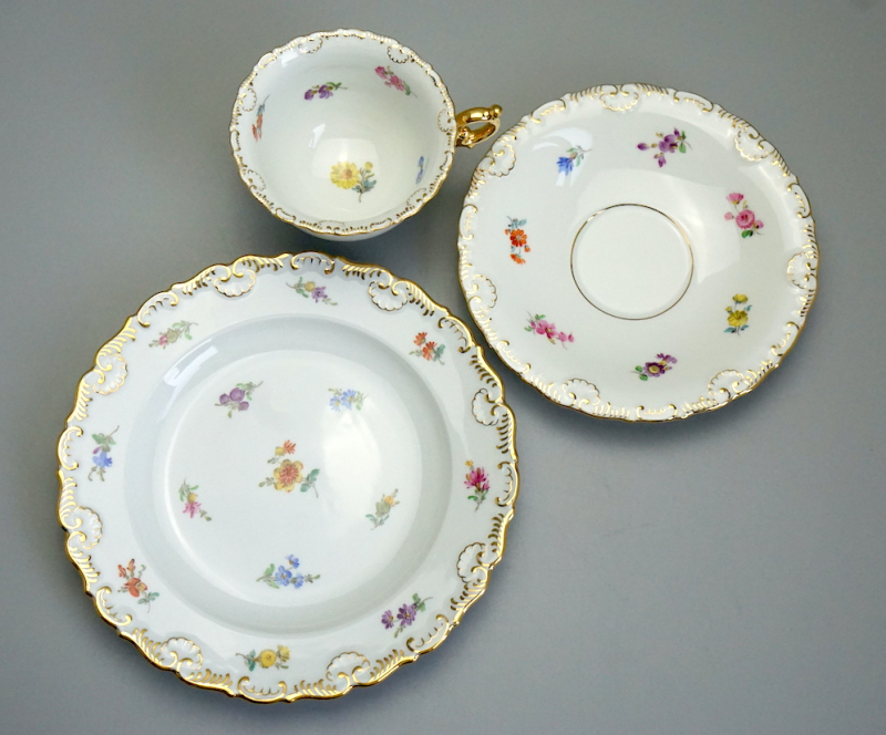 Meissen Prunk Tee/Kaffeegedeck Streublume Muschelrand. 1 Wahl.