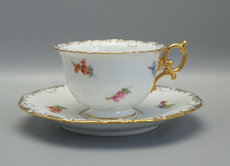 Meissen Prunk Tee/Kaffeegedeck Streublume Muschelrand. 1 Wahl.