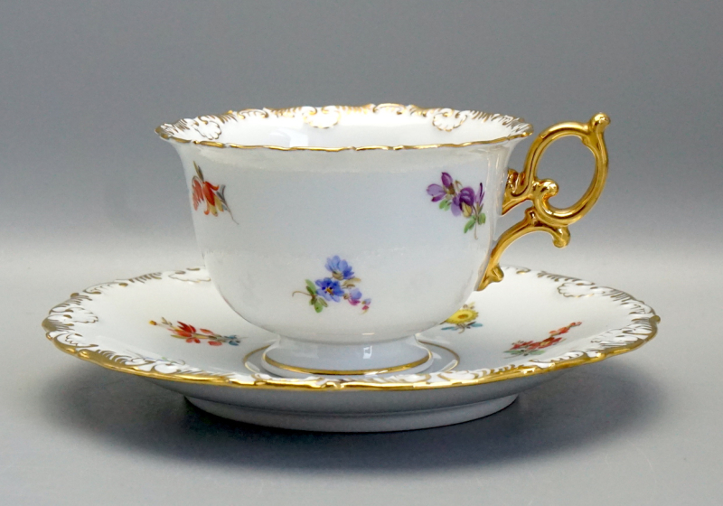 Meissen Prunk Tee/Kaffeegedeck Streublume Muschelrand. 1 Wahl.