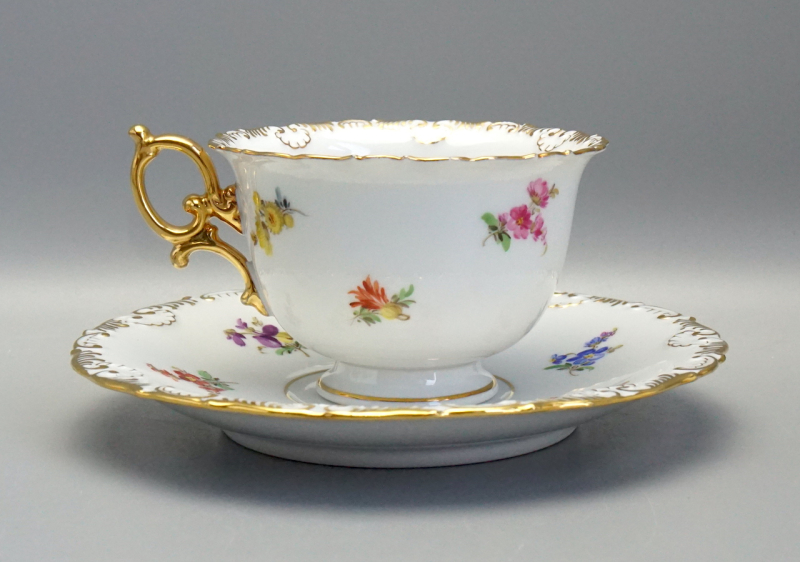 Meissen Prunk Tee/Kaffeegedeck Streublume Muschelrand. 1 Wahl.