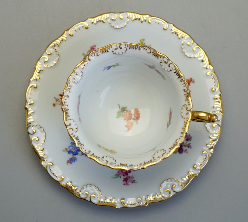 Meissen Prunk Tee/Kaffeegedeck Streublume Muschelrand. 1 Wahl.