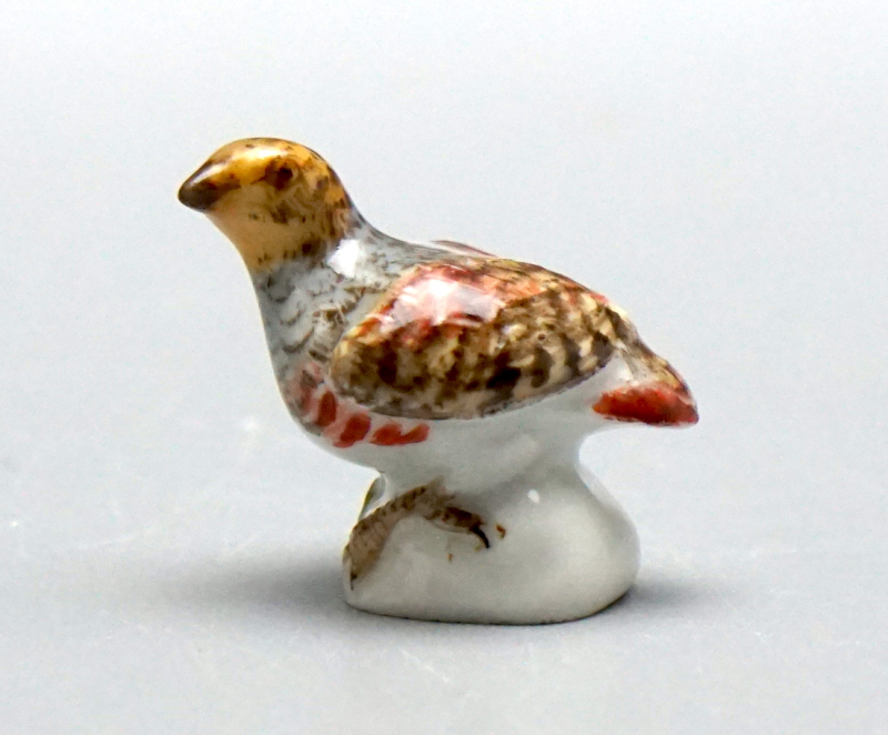Meissen Miniatur Figur Rebhuhn . H-2,3 cm.