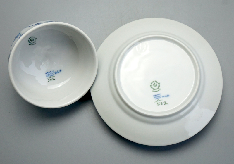 Royal Copenhagen Musselmalet Halbspitze Butterdose. Nr. 502.