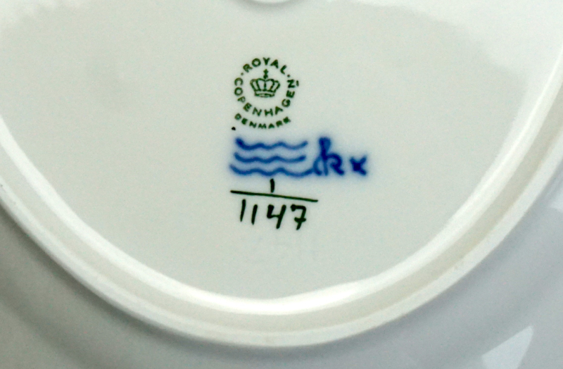 Royal Copenhagen Platte Musselmalet Vollspitze Nr. 1147.
