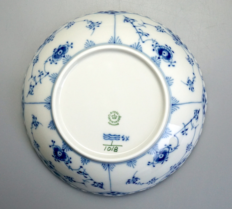 Royal Copenhagen Schale Musselmalet Vollspitze 1 Wahl. Nr.1018