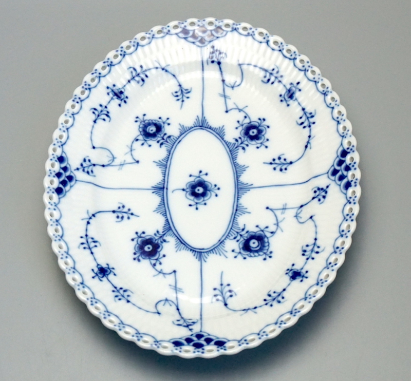 Royal Copenhagen Platte Musselmalet Vollspitze 1 Wahl, Nr. 1146.