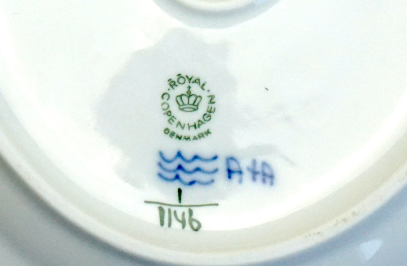 Royal Copenhagen Platte Musselmalet Vollspitze 1 Wahl, Nr. 1146.
