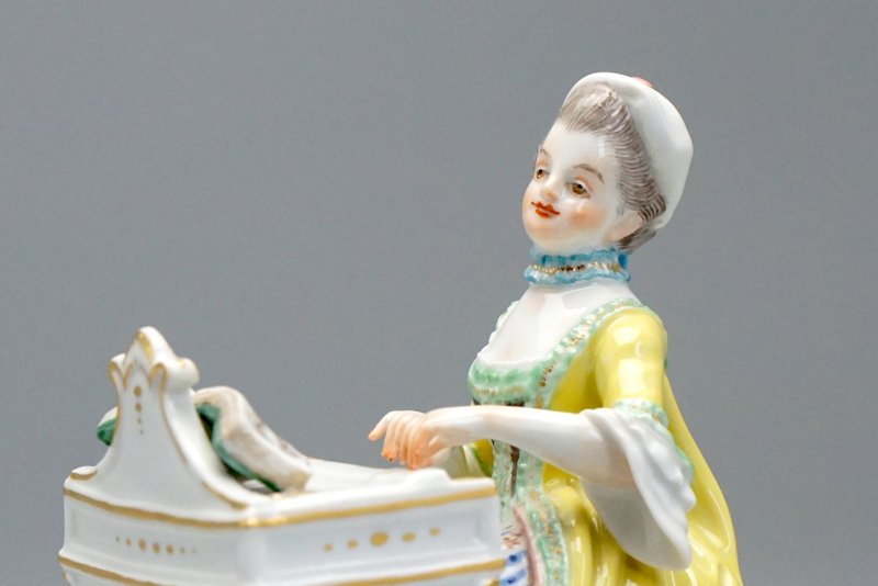 Meissen Figur Allegorie der fünf Sinne “ das Gehör“.