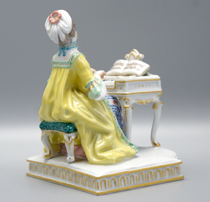Meissen Figur Allegorie der fünf Sinne “ das Gehör“.