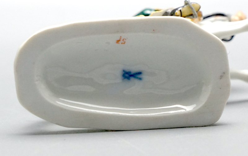 Meissen Miniatur-Figur „Jägerin zu Pferde“ – Modell 63059 – H 9,7cm. 1 Wahl.