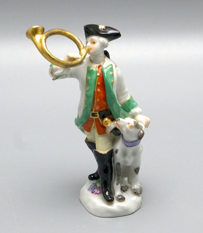 MEISSEN Miniatur Figur „Jäger mit Waldhorn & Jagdhund“ – 1. Wahl – H 8,8cm