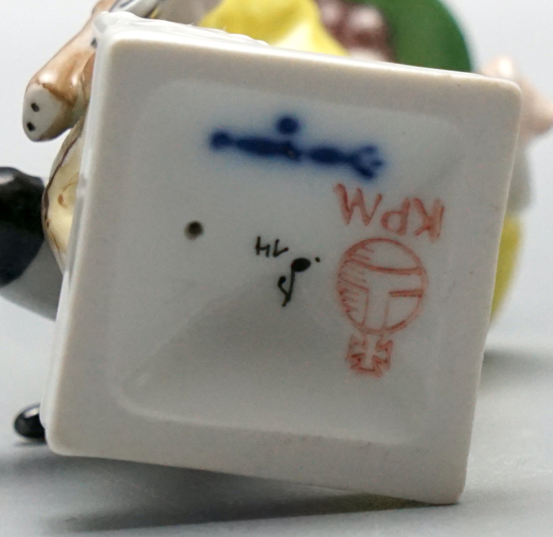 KPM Berlin Monatsfigur „Schütze“ – Sternzeichen, F.E. Meyer – 10,7 cm