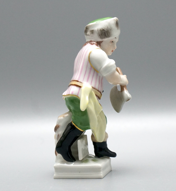 KPM Berlin Monatsfigur Dezember „Steinbock“ Bunt. 10,2 cm