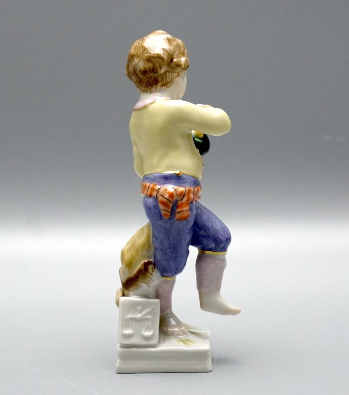 KPM Berlin Monatsfigur „Waage“ – Sternzeichen, Bunt Bemalt – 11 cm