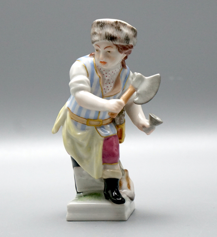 KPM Berlin Monatsfigur Dezember „Steinbock“ Bunt. 10,2 cm