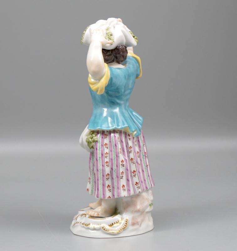 Meissen Figur Gärtnerkind mit Bündel.