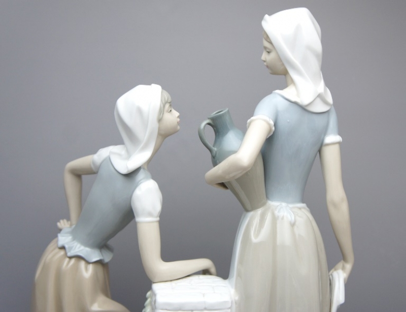 Große Lladro Nao Figur Frauen am Wasserbrunne H-40 cm.
