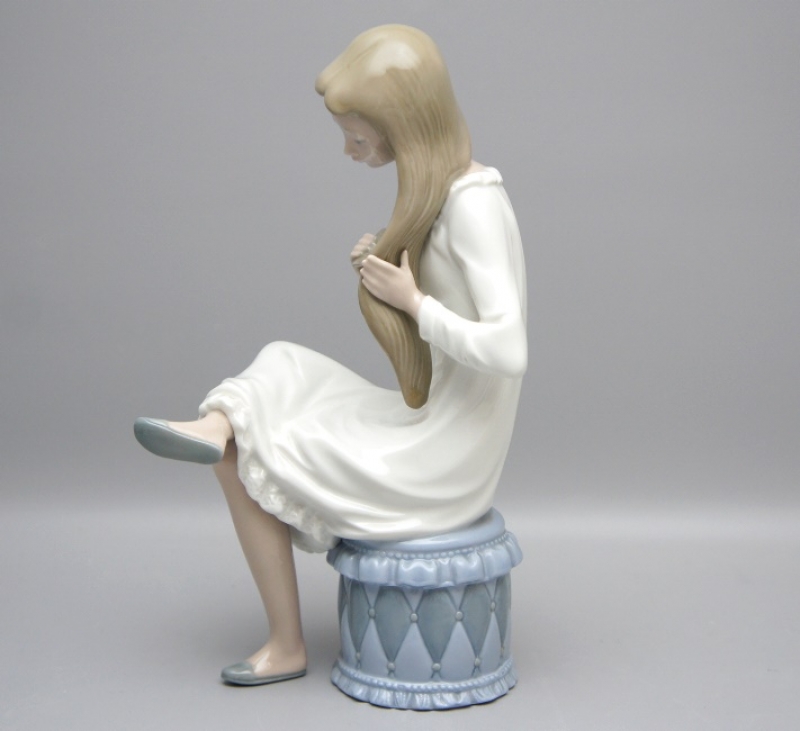 Lladro Nao Figur Mädchen Haar kämmend, 1 Wahl