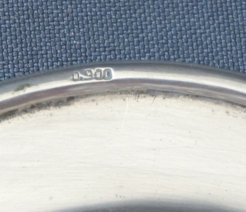 Untersetzer 900 er Silber.